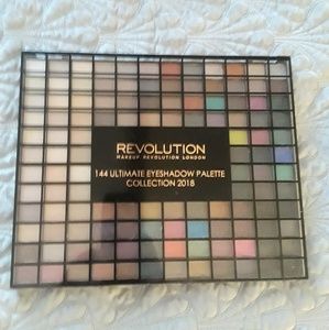 ❤Revolution Eyeshadow Palette❤